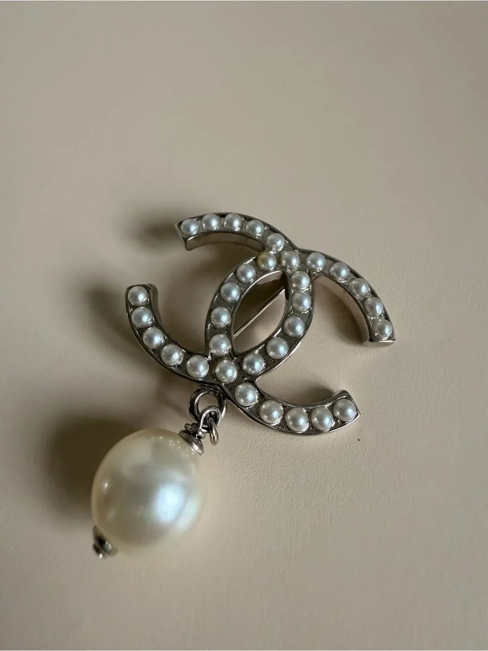 CHANEL Silver-Tone Pearl CC Logo Brooch with Dangling Pearl